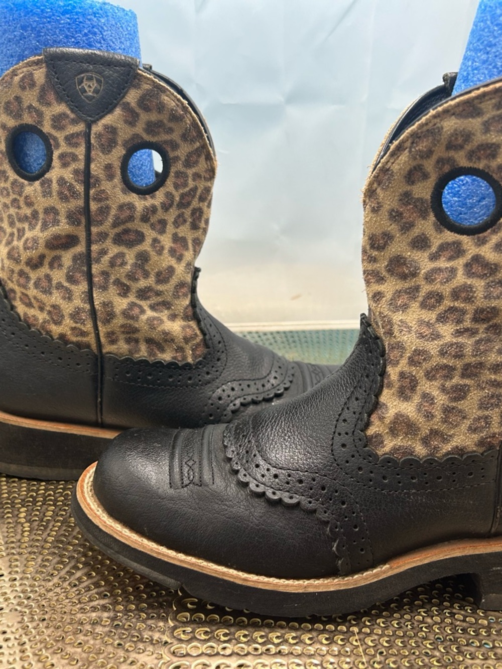 Ariat women 7 fatbaby leopard print cowgirl boots